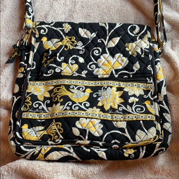 Vera Bradley Handbags - Large Vera Bradley Crossbody in classic pattern